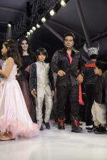 Kids walk the ramp for A Z Couture Show at Kids Fashion Week day 3 on 19th Jan 2012 (35).JPG
